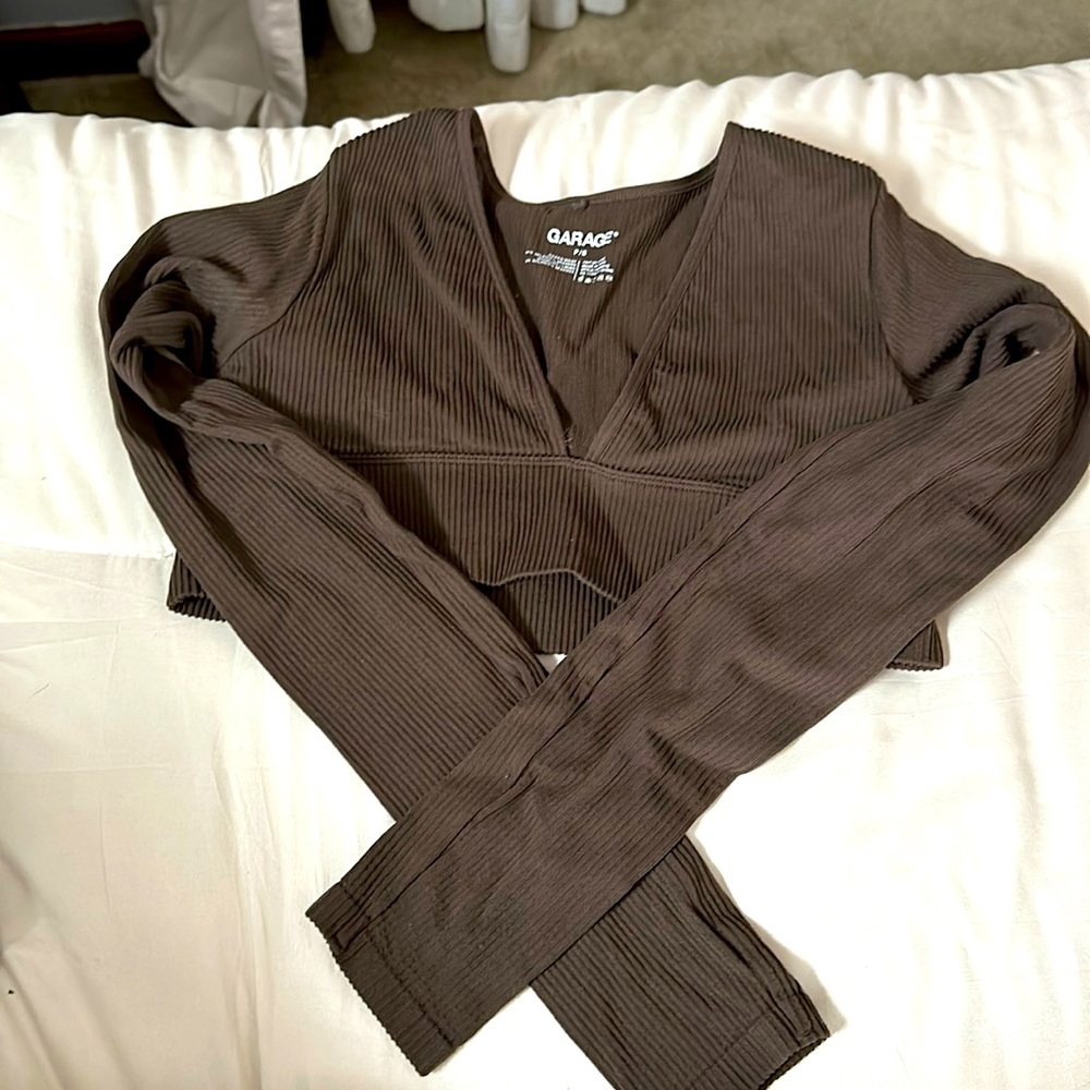 Long sleeve crop top
